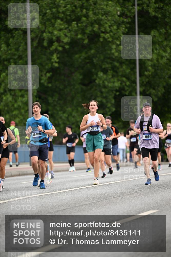 29.06.2025 - hella hamburg halbmarathon Dr. Thomas Lammeyer http://msf.ph/oto/8435141 29.06.2025 10:54:28 Kennedybrücke 1259, 1525, 2160, 2927, 3070, 3680, 3701, 3710, 4168, 5119, 5552, 5997, 6680, 6694, 6989, 7721, 7722, 7755, 8254, 8299, 9261, 9940, 10033, 10060, 10704, 11030, 11426 meine-sportfotos.de
