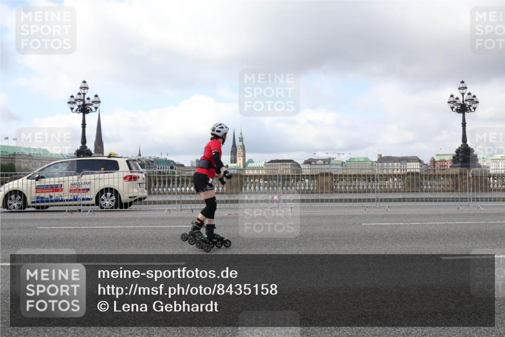 29.06.2025 - hella hamburg halbmarathon Lena Gebhardt http://msf.ph/oto/8435158 29.06.2025 09:01:37 Lombardsbrücke  meine-sportfotos.de