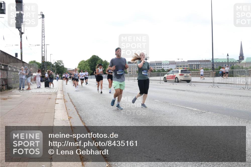 29.06.2025 - hella hamburg halbmarathon Lena Gebhardt http://msf.ph/oto/8435161 29.06.2025 10:09:02 Lombardsbrücke 15586, 1559, 1147, 1188, 1838, 2978, 3762, 5347, 5806, 6100, 6674, 7453, 9718, 9951, 9958, 10035, 10092, 10194, 10819, 11067, 11496, 11657, 11967, 12144, 12156, 13174, 13210, 13592, 13593, 13660, 14736, 15584, 15586, 15592, 17347, 18266, 18505 meine-sportfotos.de