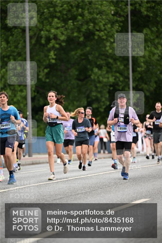 29.06.2025 - hella hamburg halbmarathon Dr. Thomas Lammeyer http://msf.ph/oto/8435168 29.06.2025 10:54:29 Kennedybrücke 1259, 1525, 2160, 2927, 3070, 3680, 3701, 3710, 4168, 5119, 5552, 5997, 6680, 6694, 6989, 7721, 7722, 7755, 8254, 8299, 9261, 9940, 10033, 10060, 10704, 11426 meine-sportfotos.de