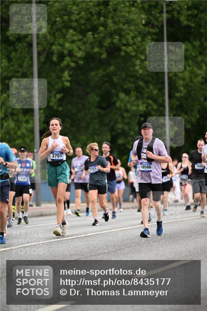 29.06.2025 - hella hamburg halbmarathon Dr. Thomas Lammeyer http://msf.ph/oto/8435177 29.06.2025 10:54:29 Kennedybrücke 1259, 1525, 2160, 2927, 3070, 3680, 3701, 3710, 4168, 5119, 5552, 5997, 6680, 6694, 6989, 7721, 7722, 7755, 8254, 8299, 9261, 9940, 10033, 10060, 10704, 11426 meine-sportfotos.de