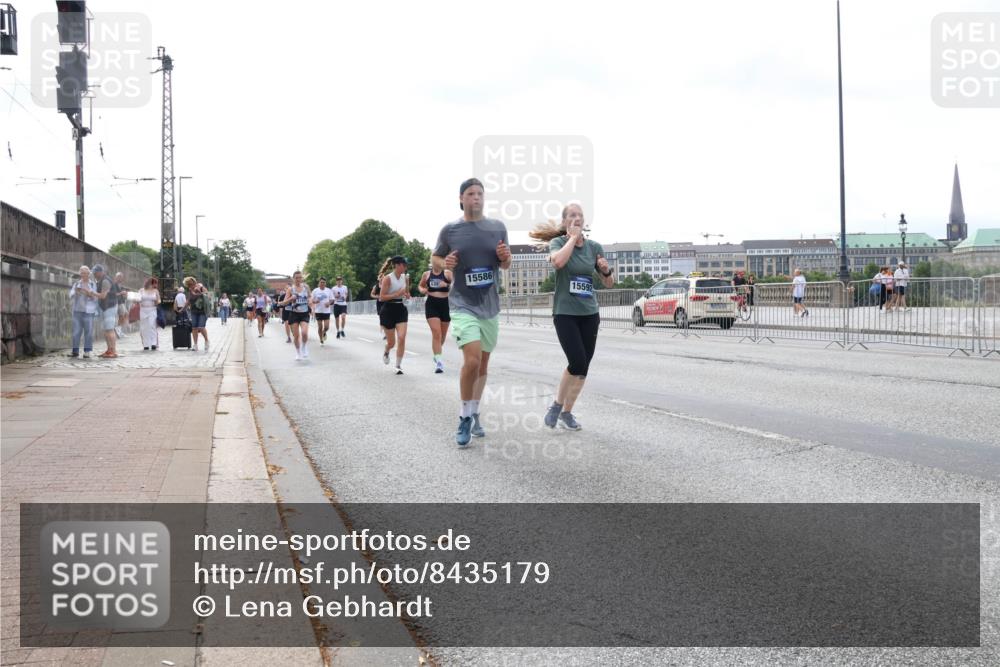 29.06.2025 - hella hamburg halbmarathon Lena Gebhardt http://msf.ph/oto/8435179 29.06.2025 10:09:02 Lombardsbrücke 135, 15586, 15592, 1147, 1188, 1838, 2978, 3762, 5347, 5806, 6100, 6674, 7453, 9718, 9951, 9958, 10035, 10092, 10194, 10819, 11067, 11496, 11657, 11967, 12144, 12156, 13174, 13210, 13592, 13593, 13660, 14736, 15584, 15586, 15592, 17347, 18266, 18505 meine-sportfotos.de