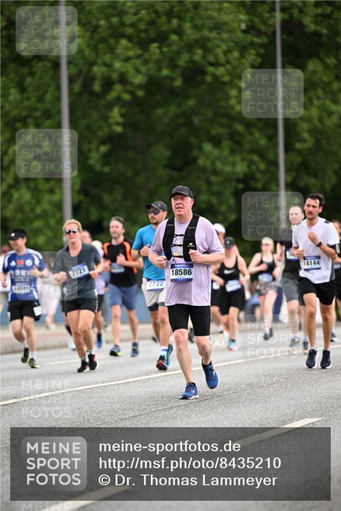 29.06.2025 - hella hamburg halbmarathon Dr. Thomas Lammeyer http://msf.ph/oto/8435210 29.06.2025 10:54:31 Kennedybrücke 1259, 1525, 2160, 2927, 3070, 3680, 3701, 3710, 4168, 5119, 5552, 5997, 6680, 6694, 6989, 7721, 7722, 7755, 8254, 8299, 9261, 9940, 10033, 10060, 10704, 11426 meine-sportfotos.de
