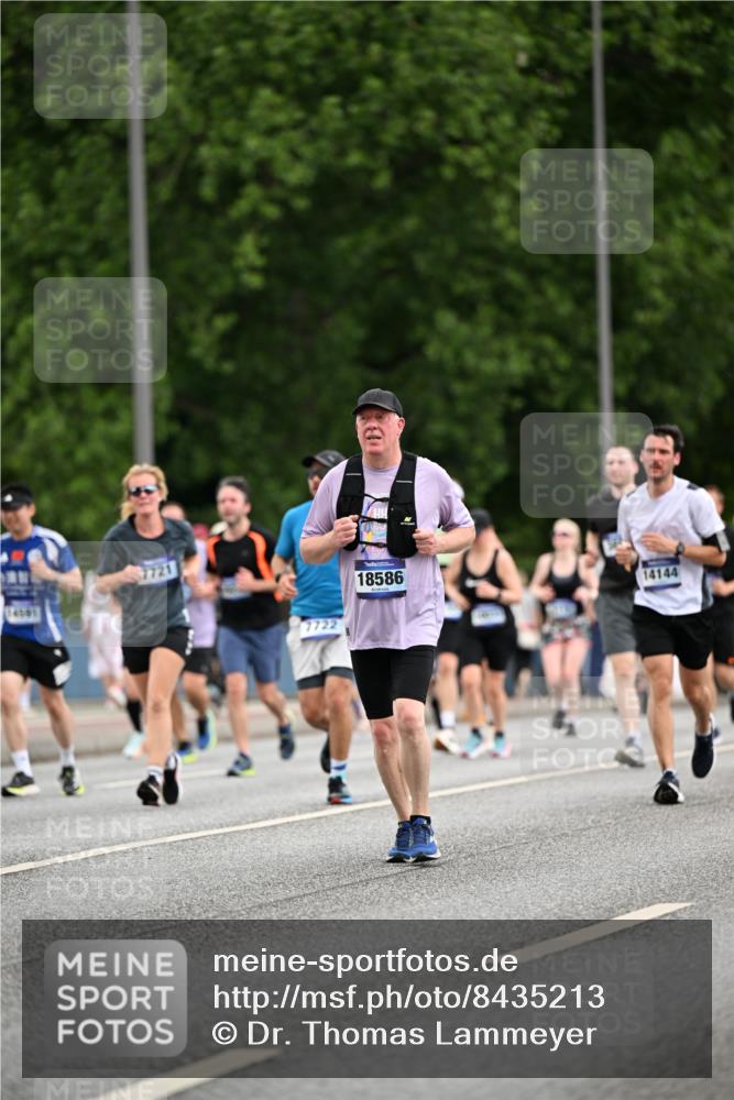29.06.2025 - hella hamburg halbmarathon Dr. Thomas Lammeyer http://msf.ph/oto/8435213 29.06.2025 10:54:31 Kennedybrücke 1259, 1525, 2160, 2927, 3070, 3680, 3701, 3710, 4168, 5119, 5552, 5997, 6680, 6694, 6989, 7721, 7722, 7755, 8254, 8299, 9261, 9940, 10033, 10060, 10704, 11426 meine-sportfotos.de