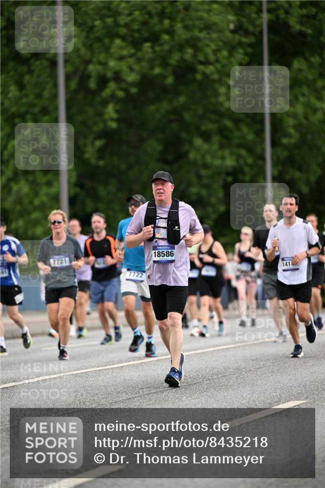 29.06.2025 - hella hamburg halbmarathon Dr. Thomas Lammeyer http://msf.ph/oto/8435218 29.06.2025 10:54:31 Kennedybrücke 1259, 1525, 2160, 2927, 3070, 3680, 3701, 3710, 4168, 5119, 5552, 5997, 6680, 6694, 6989, 7721, 7722, 7755, 8254, 8299, 9261, 9940, 10033, 10060, 10704, 11426 meine-sportfotos.de