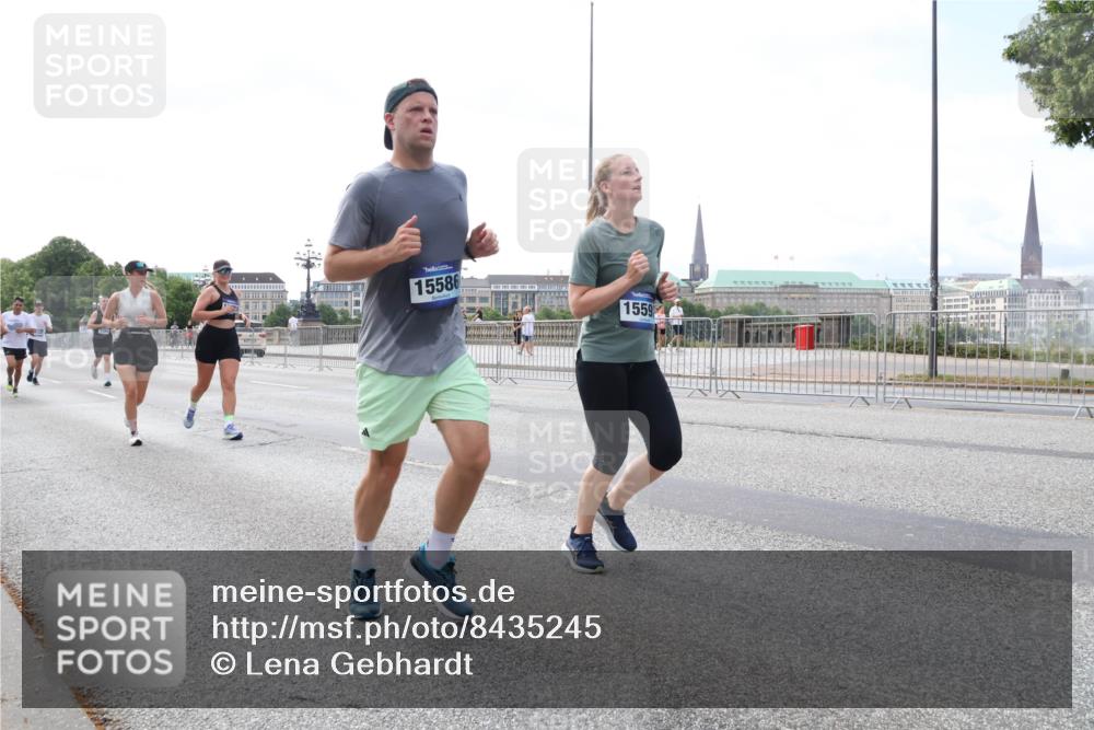 29.06.2025 - hella hamburg halbmarathon Lena Gebhardt http://msf.ph/oto/8435245 29.06.2025 10:09:03 Lombardsbrücke 15586, 1559, 1147, 1188, 1838, 2978, 3762, 5347, 5806, 6100, 6674, 7453, 9718, 9951, 9958, 10035, 10092, 10194, 10819, 11067, 11496, 11657, 11967, 12144, 12156, 13174, 13210, 13592, 13593, 13660, 14736, 15584, 15586, 15592, 17347, 18266, 18505 meine-sportfotos.de