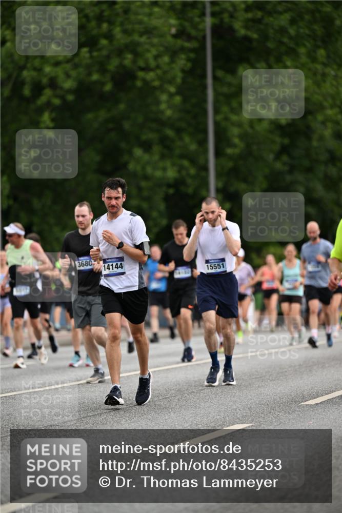 29.06.2025 - hella hamburg halbmarathon Dr. Thomas Lammeyer http://msf.ph/oto/8435253 29.06.2025 10:54:33 Kennedybrücke 1259, 1525, 1625, 2160, 2927, 3070, 3680, 3701, 3710, 4168, 4870, 5119, 5552, 6015, 6680, 6989, 7721, 7722, 7755, 8254, 8299, 9261, 9940, 10033, 10060, 11426 meine-sportfotos.de