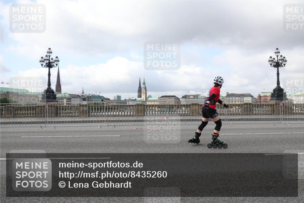 29.06.2025 - hella hamburg halbmarathon Lena Gebhardt http://msf.ph/oto/8435260 29.06.2025 09:01:37 Lombardsbrücke  meine-sportfotos.de