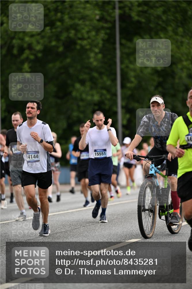 29.06.2025 - hella hamburg halbmarathon Dr. Thomas Lammeyer http://msf.ph/oto/8435281 29.06.2025 10:54:34 Kennedybrücke 1259, 1525, 1625, 2160, 3680, 3701, 3710, 4168, 4870, 5119, 5552, 6015, 6989, 7721, 7722, 7755, 8254, 8299, 9261, 9940, 10033, 10060, 11426 meine-sportfotos.de