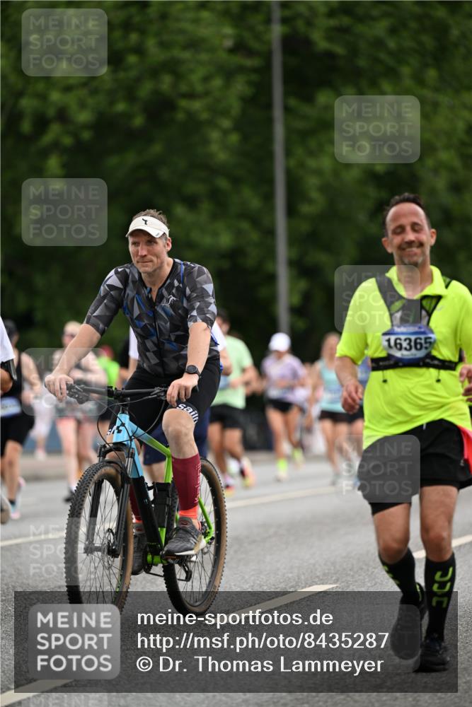 29.06.2025 - hella hamburg halbmarathon Dr. Thomas Lammeyer http://msf.ph/oto/8435287 29.06.2025 10:54:35 Kennedybrücke 1259, 1525, 1625, 2160, 3680, 3701, 3710, 4168, 4642, 4870, 5119, 5552, 6015, 6989, 7721, 7722, 7755, 8254, 8299, 9940, 10033, 10060, 11426 meine-sportfotos.de
