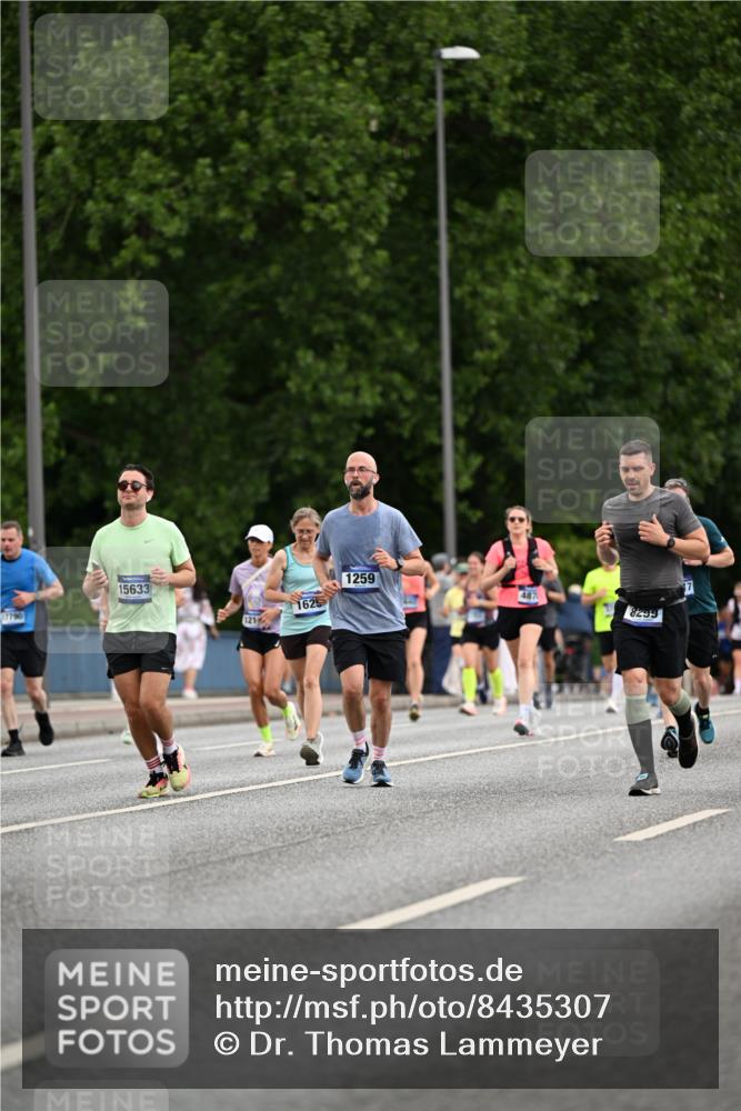 29.06.2025 - hella hamburg halbmarathon Dr. Thomas Lammeyer http://msf.ph/oto/8435307 29.06.2025 10:54:38 Kennedybrücke 1259, 1625, 2160, 3680, 3701, 3710, 4168, 4642, 4870, 5119, 5552, 6015, 7721, 7722, 7755, 8299, 9940, 10033, 10060, 11426 meine-sportfotos.de