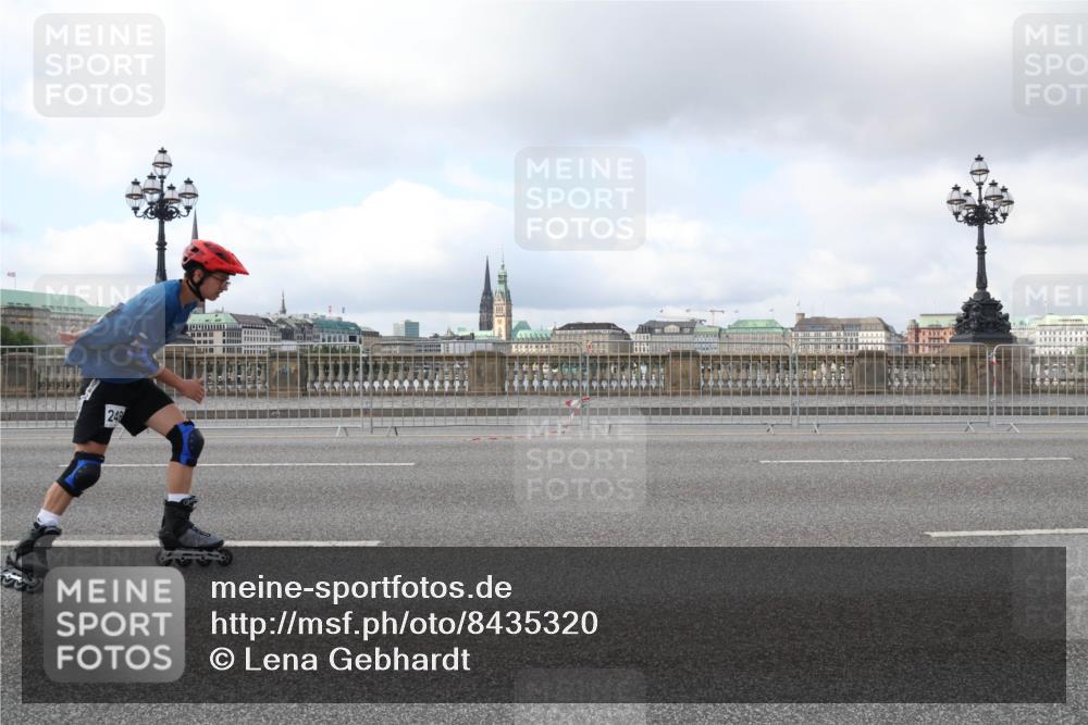 29.06.2025 - hella hamburg halbmarathon Lena Gebhardt http://msf.ph/oto/8435320 29.06.2025 09:01:41 Lombardsbrücke 248 meine-sportfotos.de