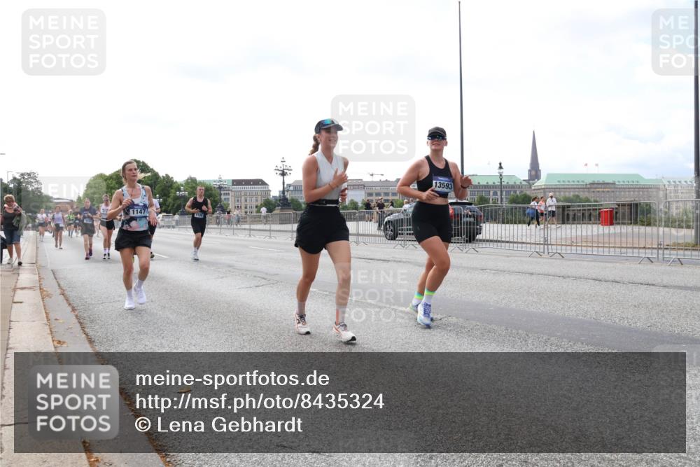 29.06.2025 - hella hamburg halbmarathon Lena Gebhardt http://msf.ph/oto/8435324 29.06.2025 10:09:05 Lombardsbrücke 1147, 13593, 1147, 1188, 1838, 2978, 3762, 5347, 5806, 5885, 6100, 6674, 7187, 7453, 9718, 9951, 9958, 10035, 10194, 10819, 11067, 11496, 11657, 11967, 12144, 12156, 13174, 13210, 13592, 13593, 13660, 14736, 15584, 15586, 15592, 17347, 18266, 18505, 18727 meine-sportfotos.de