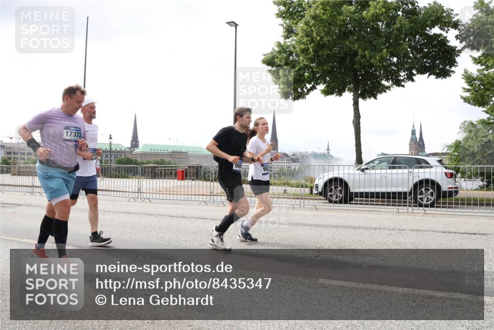 29.06.2025 - hella hamburg halbmarathon Lena Gebhardt http://msf.ph/oto/8435347 29.06.2025 10:44:57 Lombardsbrücke 17372, 908, 1024, 1273, 1629, 1685, 1924, 2007, 2674, 2779, 3160, 3164, 3506, 3570, 4186, 4215, 4275, 4337, 4851, 4968, 5190, 5355, 5649, 6002, 6509, 6841, 6888, 7216, 7699, 7912, 8582, 8594, 8762, 8907, 9036, 9084, 9085, 9331, 9333, 9397, 9536, 10006, 10416, 10562, 10566, 10668, 10707, 11272, 12198, 12318, 12332, 12334, 12394, 12409, 13039, 13261, 13262, 13288, 14350, 14681, 14971, 18454, 18459 meine-sportfotos.de