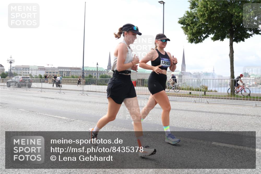 29.06.2025 - hella hamburg halbmarathon Lena Gebhardt http://msf.ph/oto/8435378 29.06.2025 10:09:06 Lombardsbrücke 13593, 1147, 1188, 1838, 2978, 3762, 4859, 5347, 5806, 5885, 6100, 6674, 7187, 7453, 9718, 10035, 10194, 10819, 11067, 11496, 11657, 11967, 12144, 12156, 12862, 13174, 13210, 13592, 13593, 13660, 14736, 15584, 15586, 15592, 17347, 18266, 18505, 18726, 18727 meine-sportfotos.de