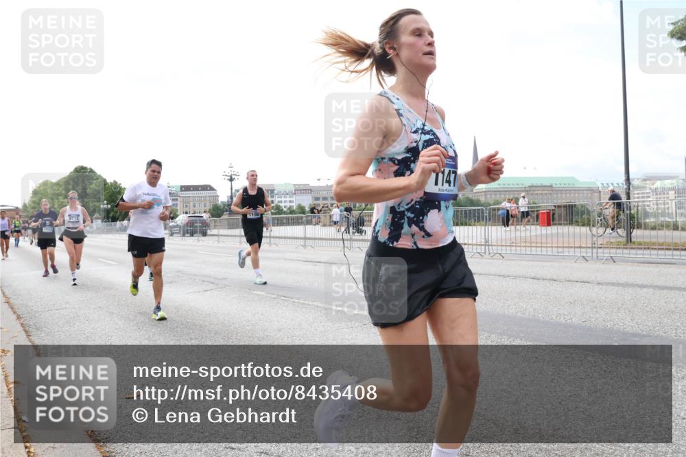 29.06.2025 - hella hamburg halbmarathon Lena Gebhardt http://msf.ph/oto/8435408 29.06.2025 10:09:07 Lombardsbrücke 9718, 186, 1147, 1147, 1188, 1838, 2978, 3762, 4859, 5347, 5806, 5885, 6674, 7187, 7453, 9718, 10035, 10194, 10819, 11067, 11496, 11657, 12156, 12862, 13174, 13210, 13592, 13593, 13660, 14736, 15584, 15586, 15592, 17347, 18266, 18505, 18726, 18727 meine-sportfotos.de