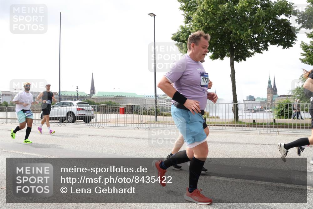 29.06.2025 - hella hamburg halbmarathon Lena Gebhardt http://msf.ph/oto/8435422 29.06.2025 10:44:58 Lombardsbrücke 173, 1024, 1273, 1629, 1685, 1924, 2007, 2674, 2779, 3160, 3164, 3506, 3570, 4186, 4215, 4275, 4337, 4851, 4968, 5190, 5355, 6509, 6841, 6888, 7216, 7699, 7912, 8582, 8594, 8762, 8907, 9036, 9084, 9085, 9331, 9333, 9397, 9536, 10006, 10416, 10562, 10566, 10668, 10707, 11272, 12198, 12318, 12332, 12334, 12394, 13039, 13261, 13262, 13288, 14350, 14681, 14971, 18454, 18459 meine-sportfotos.de