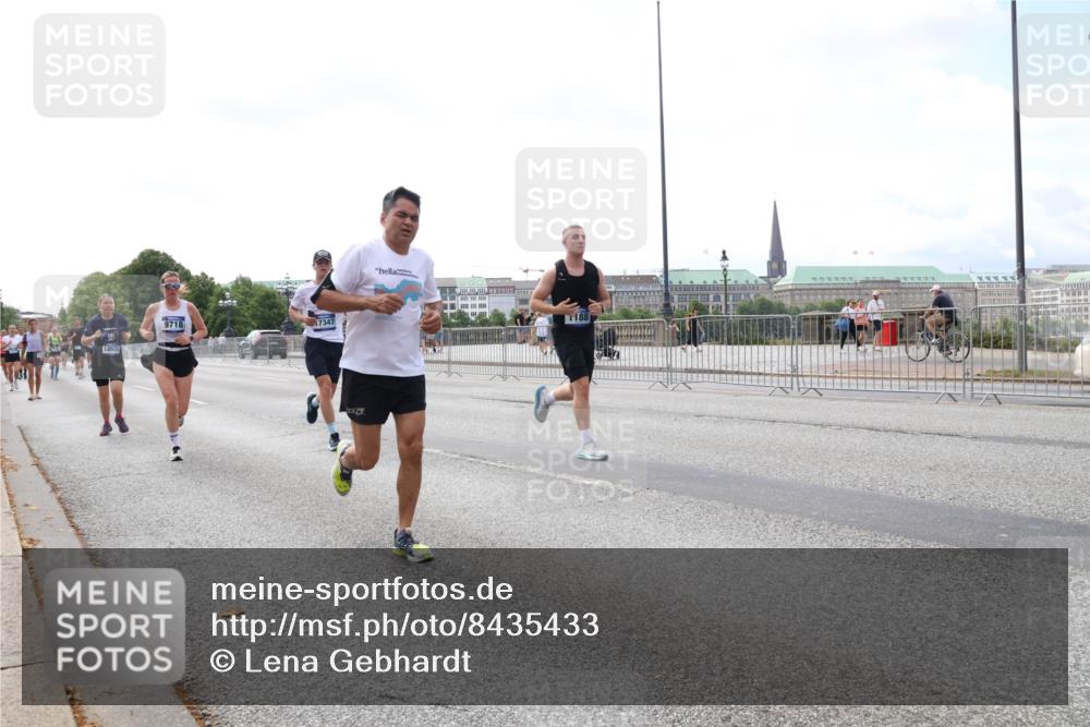 29.06.2025 - hella hamburg halbmarathon Lena Gebhardt http://msf.ph/oto/8435433 29.06.2025 10:09:07 Lombardsbrücke 9718, 7347, 1147, 1188, 1838, 2978, 3762, 4859, 5347, 5806, 5885, 6674, 7187, 7453, 9718, 10035, 10194, 10819, 11067, 11496, 11657, 12156, 12862, 13174, 13210, 13592, 13593, 13660, 14736, 15584, 15586, 15592, 17347, 18266, 18505, 18726, 18727 meine-sportfotos.de