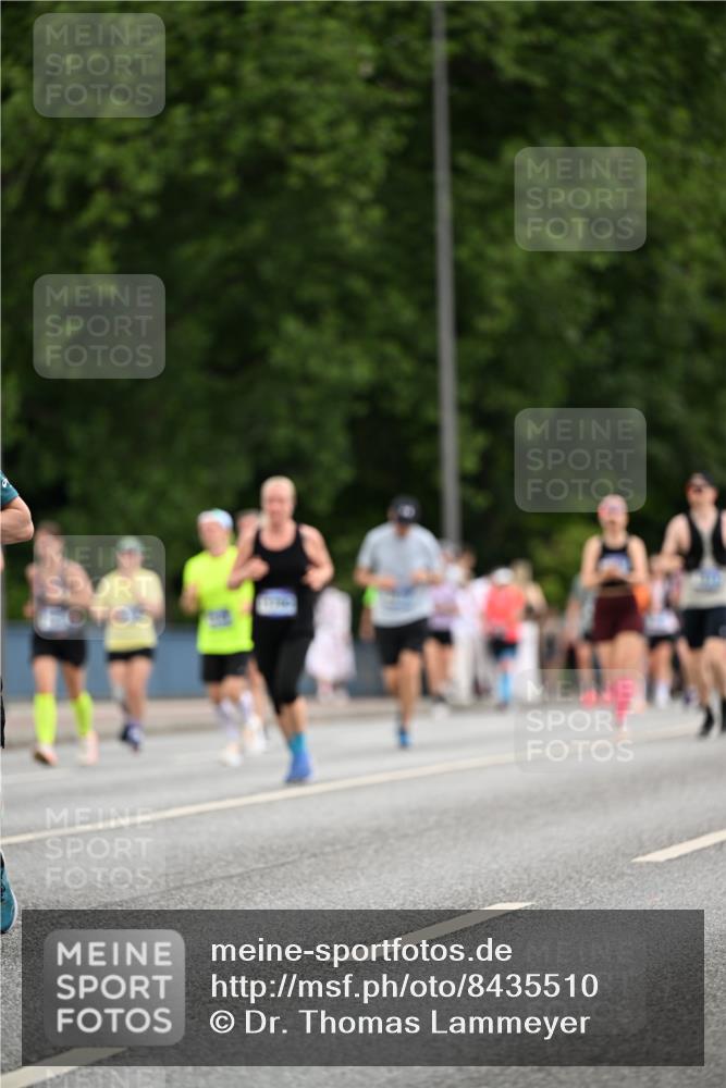 29.06.2025 - hella hamburg halbmarathon Dr. Thomas Lammeyer http://msf.ph/oto/8435510 29.06.2025 10:54:44 Kennedybrücke 1259, 1487, 1511, 1625, 2047, 2160, 3680, 3701, 3710, 4168, 4642, 4870, 5119, 5552, 6015, 7721, 7722, 8299, 9096, 9940, 10033, 11426 meine-sportfotos.de