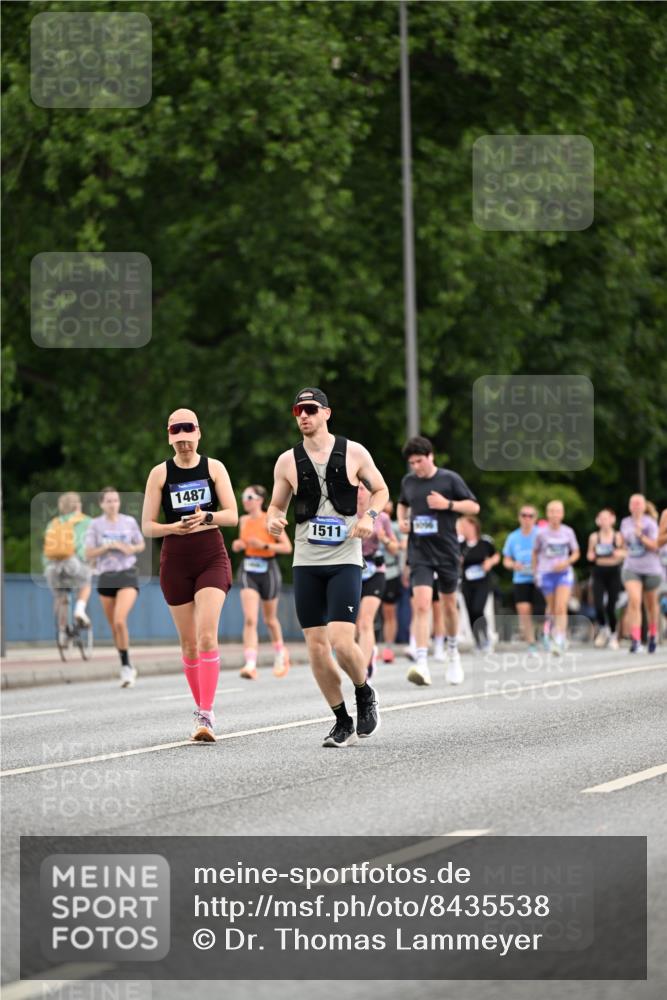 29.06.2025 - hella hamburg halbmarathon Dr. Thomas Lammeyer http://msf.ph/oto/8435538 29.06.2025 10:54:49 Kennedybrücke 1259, 1487, 1511, 1625, 2047, 3680, 3701, 4642, 4695, 4870, 5119, 5552, 6015, 7133, 7161, 7677, 7721, 7722, 8299, 8833, 9096, 10033 meine-sportfotos.de