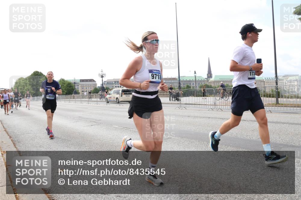 29.06.2025 - hella hamburg halbmarathon Lena Gebhardt http://msf.ph/oto/8435545 29.06.2025 10:09:09 Lombardsbrücke 18505, 9718, 173, 1147, 1188, 1838, 2978, 3762, 4859, 5347, 5806, 5885, 6674, 7187, 7453, 9718, 10035, 10194, 10819, 11067, 11496, 11657, 12156, 12862, 13174, 13210, 13592, 13593, 13660, 14736, 15584, 15586, 15592, 17347, 18266, 18505, 18726, 18727, 19166 meine-sportfotos.de