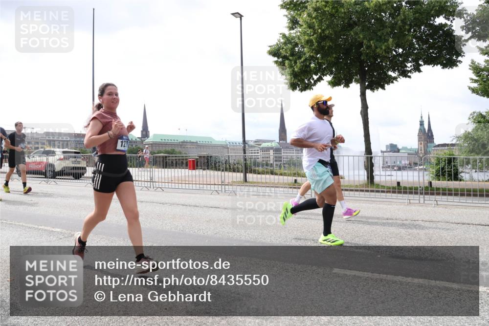 29.06.2025 - hella hamburg halbmarathon Lena Gebhardt http://msf.ph/oto/8435550 29.06.2025 10:45:00 Lombardsbrücke 123, 1024, 1273, 1629, 1685, 1798, 1924, 2007, 2674, 2779, 3160, 3164, 3570, 3993, 4186, 4215, 4275, 4337, 4851, 4968, 5099, 5190, 5355, 6509, 6788, 6841, 6888, 6980, 7699, 7912, 8582, 8594, 8605, 8762, 8907, 9036, 9084, 9085, 9331, 9333, 9397, 9536, 10006, 10562, 10566, 10668, 10707, 11272, 11314, 12198, 12318, 12332, 12334, 12394, 13039, 13261, 13288, 14350, 14681, 14971, 18454, 18459 meine-sportfotos.de