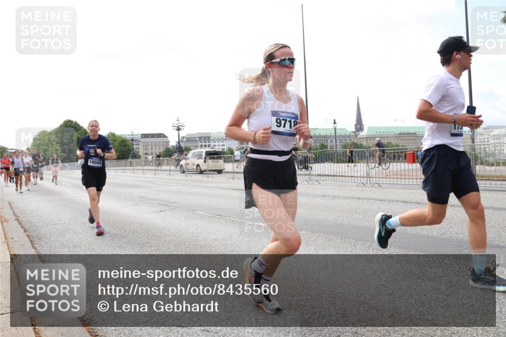 29.06.2025 - hella hamburg halbmarathon Lena Gebhardt http://msf.ph/oto/8435560 29.06.2025 10:09:09 Lombardsbrücke 18505, 971, 1147, 1188, 1838, 2978, 3762, 4859, 5347, 5806, 5885, 6674, 7187, 7453, 9718, 10035, 10194, 10819, 11067, 11496, 11657, 12156, 12862, 13174, 13210, 13592, 13593, 13660, 14736, 15584, 15586, 15592, 17347, 18266, 18505, 18726, 18727, 19166 meine-sportfotos.de