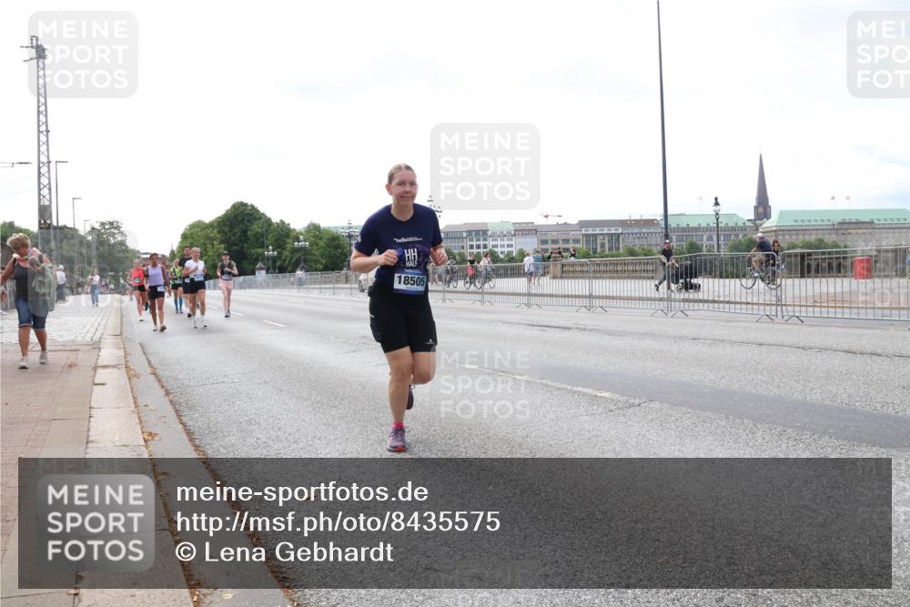 29.06.2025 - hella hamburg halbmarathon Lena Gebhardt http://msf.ph/oto/8435575 29.06.2025 10:09:10 Lombardsbrücke 1850, 1, 1147, 1188, 1838, 2978, 3762, 4859, 5347, 5806, 5885, 6674, 7187, 7453, 9718, 10035, 10194, 10819, 11067, 11496, 11657, 12156, 12862, 13174, 13210, 13592, 13593, 13660, 14736, 15584, 15586, 15592, 15697, 17347, 18266, 18505, 18726, 18727, 19166 meine-sportfotos.de