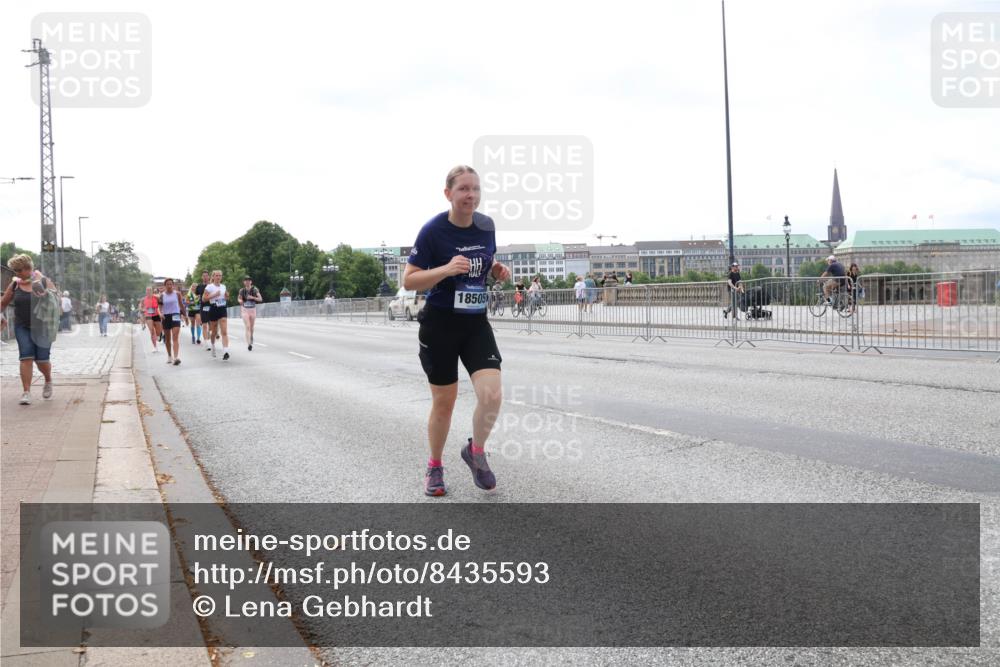 29.06.2025 - hella hamburg halbmarathon Lena Gebhardt http://msf.ph/oto/8435593 29.06.2025 10:09:10 Lombardsbrücke 1147, 1188, 1838, 2978, 3762, 4859, 5347, 5806, 5885, 6674, 7187, 7453, 9718, 10035, 10194, 10819, 11067, 11496, 11657, 12156, 12862, 13174, 13210, 13592, 13593, 13660, 14736, 15584, 15586, 15592, 15697, 17347, 18266, 18505, 18726, 18727, 19166 meine-sportfotos.de