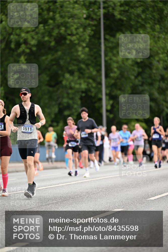 29.06.2025 - hella hamburg halbmarathon Dr. Thomas Lammeyer http://msf.ph/oto/8435598 29.06.2025 10:54:51 Kennedybrücke 1259, 1478, 1487, 1511, 1625, 2047, 3680, 4642, 4695, 4870, 5119, 5552, 6015, 7133, 7161, 7677, 7721, 7722, 8299, 8833, 9096, 10033, 10437 meine-sportfotos.de