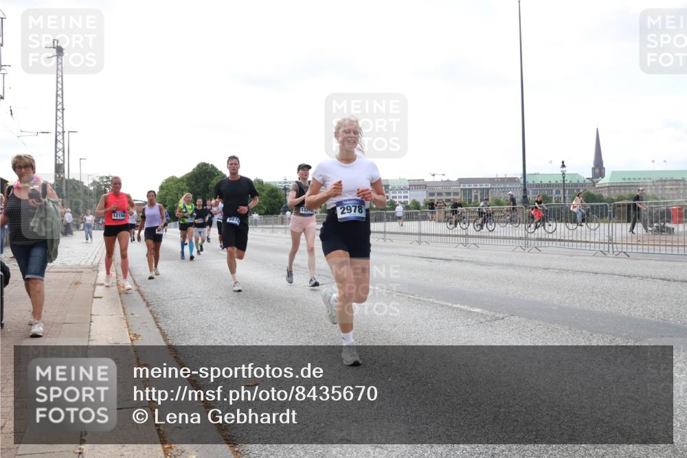29.06.2025 - hella hamburg halbmarathon Lena Gebhardt http://msf.ph/oto/8435670 29.06.2025 10:09:14 Lombardsbrücke 13, 2978, 12156, 6674, 1147, 1188, 1838, 2978, 3762, 4859, 5347, 5806, 5885, 6674, 7187, 7453, 9718, 9988, 10194, 10819, 11067, 11496, 11657, 12156, 12862, 13174, 13210, 13592, 13593, 13660, 14736, 15584, 15586, 15592, 15697, 16688, 17347, 18266, 18505, 18726, 18727, 19166 meine-sportfotos.de