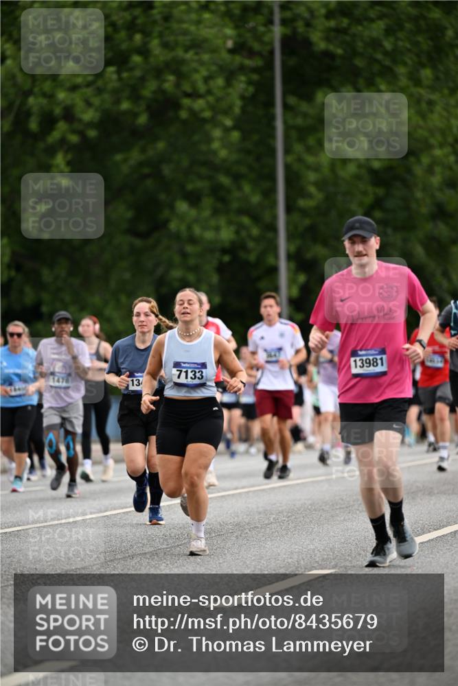 29.06.2025 - hella hamburg halbmarathon Dr. Thomas Lammeyer http://msf.ph/oto/8435679 29.06.2025 10:55:00 Kennedybrücke 1478, 1487, 1511, 1625, 2047, 3647, 4642, 4695, 4870, 6015, 6178, 7133, 7161, 7677, 8833, 8986, 9096, 10437 meine-sportfotos.de