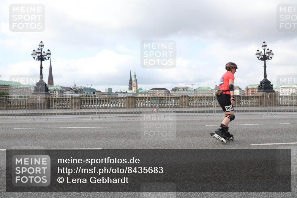 29.06.2025 - hella hamburg halbmarathon Lena Gebhardt http://msf.ph/oto/8435683 29.06.2025 09:01:43 Lombardsbrücke 303 meine-sportfotos.de