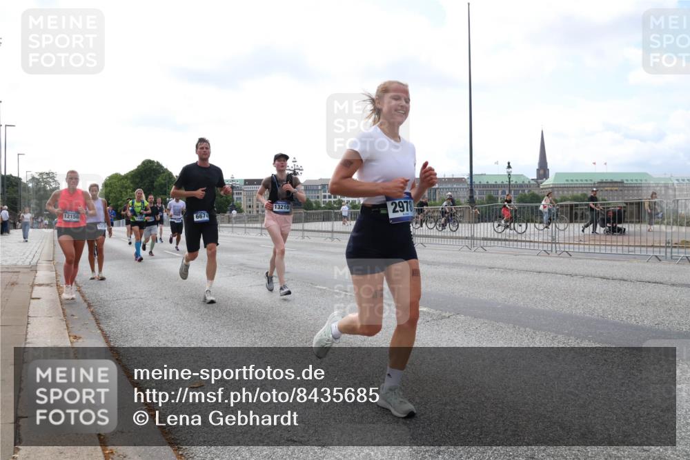 29.06.2025 - hella hamburg halbmarathon Lena Gebhardt http://msf.ph/oto/8435685 29.06.2025 10:09:14 Lombardsbrücke 12156, 13210, 6674, 2978, 1317, 1147, 1188, 1838, 2978, 3762, 4859, 5347, 5806, 5885, 6674, 7187, 7453, 9718, 9988, 10194, 10819, 11067, 11496, 11657, 12156, 12862, 13174, 13210, 13592, 13593, 13660, 14736, 15584, 15586, 15592, 15697, 16688, 17347, 18266, 18505, 18726, 18727, 19166 meine-sportfotos.de