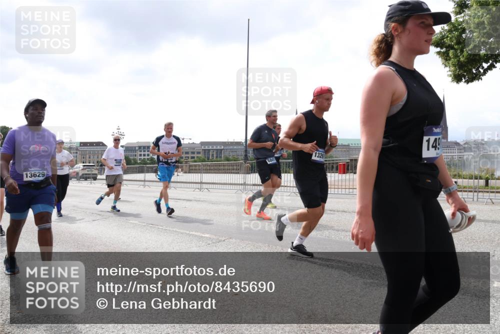 29.06.2025 - hella hamburg halbmarathon Lena Gebhardt http://msf.ph/oto/8435690 29.06.2025 10:45:01 Lombardsbrücke 13629, 6841, 16101, 1326, 149, 1024, 1273, 1629, 1685, 1798, 1924, 2007, 2674, 2779, 3160, 3164, 3570, 3879, 3993, 4186, 4215, 4275, 4337, 4504, 4820, 4851, 4968, 5099, 5108, 5190, 5355, 5636, 6509, 6788, 6841, 6888, 6980, 7699, 7912, 8582, 8594, 8605, 8762, 8907, 9036, 9084, 9085, 9331, 9333, 9397, 9536, 10006, 10562, 10566, 10668, 10707, 11272, 11314, 12198, 12318, 12332, 12334, 12394, 13039, 13261, 14350, 14681, 14971, 18454, 18459 meine-sportfotos.de