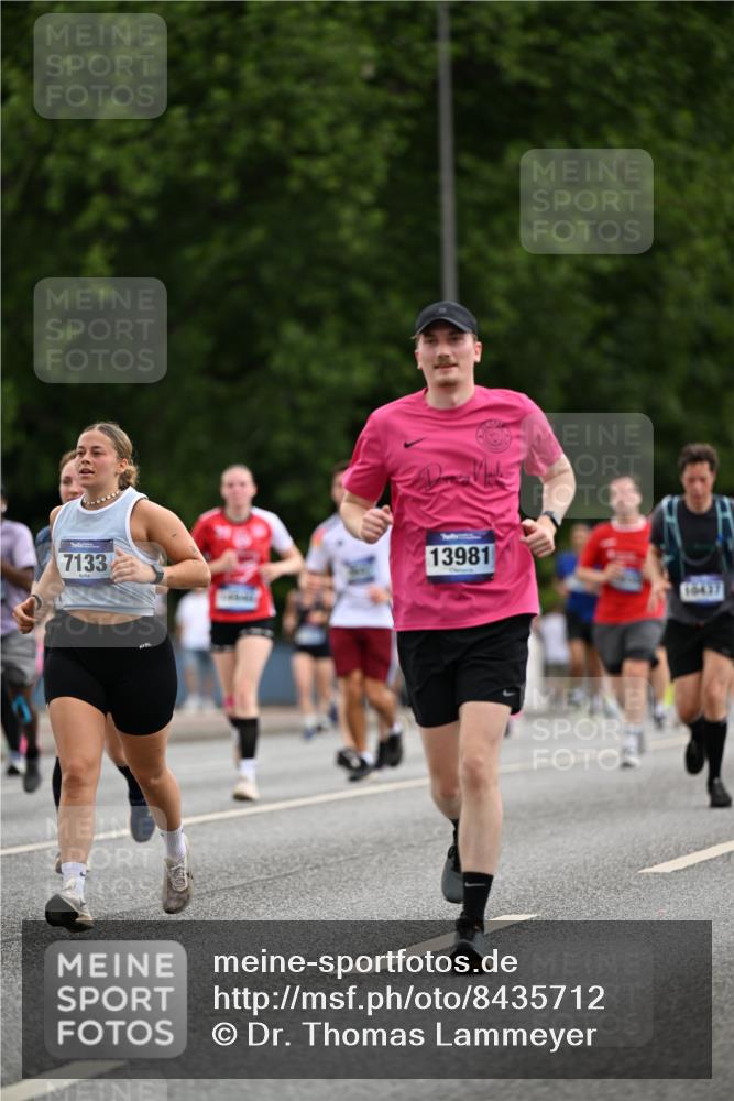 29.06.2025 - hella hamburg halbmarathon Dr. Thomas Lammeyer http://msf.ph/oto/8435712 29.06.2025 10:55:01 Kennedybrücke 1478, 1487, 1511, 1625, 2047, 3647, 4642, 4695, 4870, 6015, 6178, 7133, 7161, 7677, 8833, 8986, 9096, 10437 meine-sportfotos.de