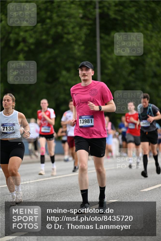 29.06.2025 - hella hamburg halbmarathon Dr. Thomas Lammeyer http://msf.ph/oto/8435720 29.06.2025 10:55:01 Kennedybrücke 1478, 1487, 1511, 1625, 2047, 3647, 4642, 4695, 4870, 6015, 6178, 7133, 7161, 7677, 8833, 8986, 9096, 10437 meine-sportfotos.de