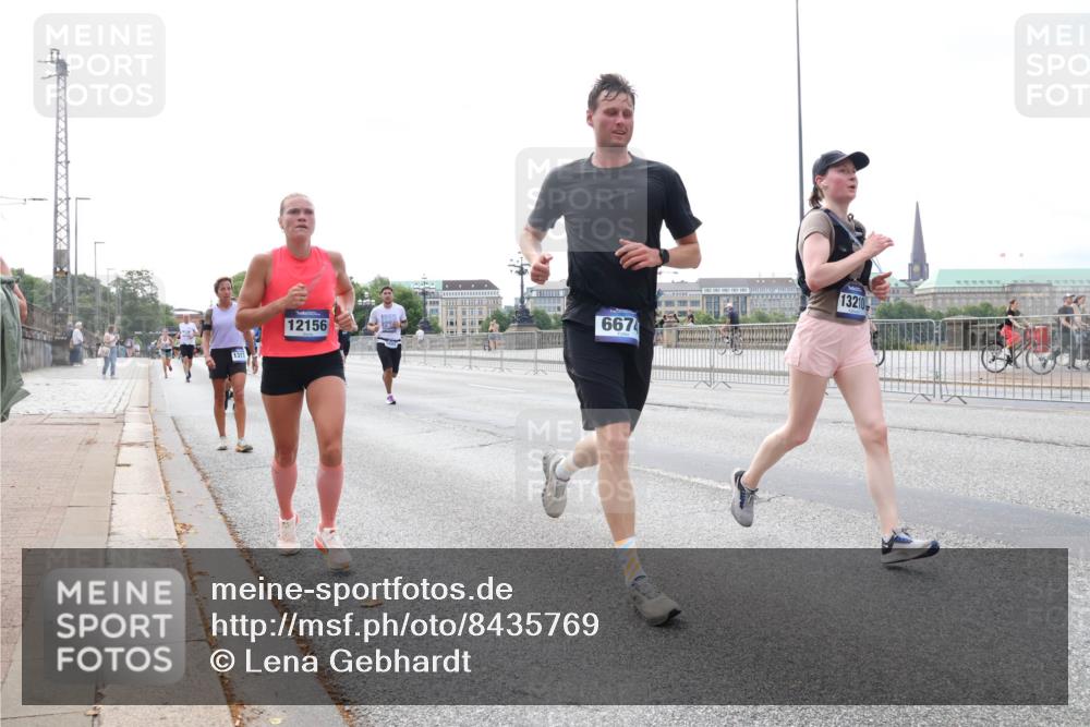 29.06.2025 - hella hamburg halbmarathon Lena Gebhardt http://msf.ph/oto/8435769 29.06.2025 10:09:15 Lombardsbrücke 1317, 12156, 667, 13210, 1147, 1188, 1483, 1513, 1838, 2978, 4859, 5347, 5806, 5885, 6674, 7187, 7453, 9718, 9988, 10194, 10819, 11067, 11496, 11657, 12156, 12862, 13174, 13210, 13592, 13593, 13660, 14736, 15584, 15586, 15592, 15697, 16688, 17347, 18266, 18505, 18726, 18727, 19166 meine-sportfotos.de