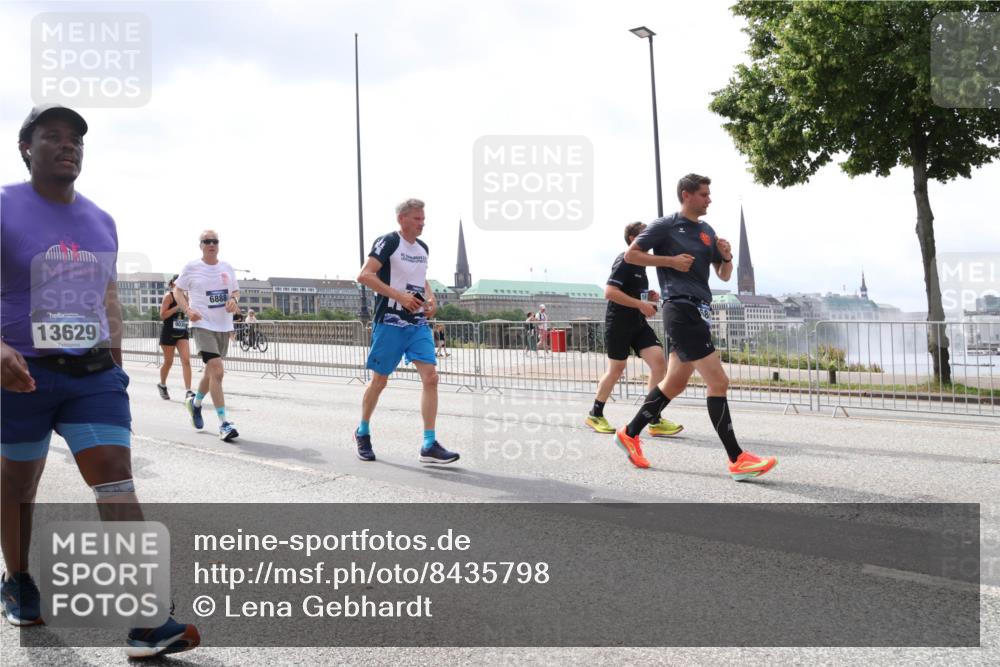 29.06.2025 - hella hamburg halbmarathon Lena Gebhardt http://msf.ph/oto/8435798 29.06.2025 10:45:02 Lombardsbrücke 13629, 6888, 1024, 1273, 1629, 1685, 1798, 1924, 2007, 2674, 2779, 3160, 3164, 3570, 3879, 3993, 4099, 4102, 4186, 4215, 4275, 4337, 4504, 4820, 4851, 4968, 5099, 5108, 5190, 5355, 5636, 6509, 6788, 6841, 6888, 6980, 7699, 7912, 8582, 8594, 8605, 8762, 8907, 9036, 9084, 9085, 9331, 9333, 9397, 9536, 10562, 10566, 10668, 10707, 11272, 11314, 12198, 12318, 12332, 12334, 12394, 13039, 13261, 14350, 14681, 18454, 18459 meine-sportfotos.de