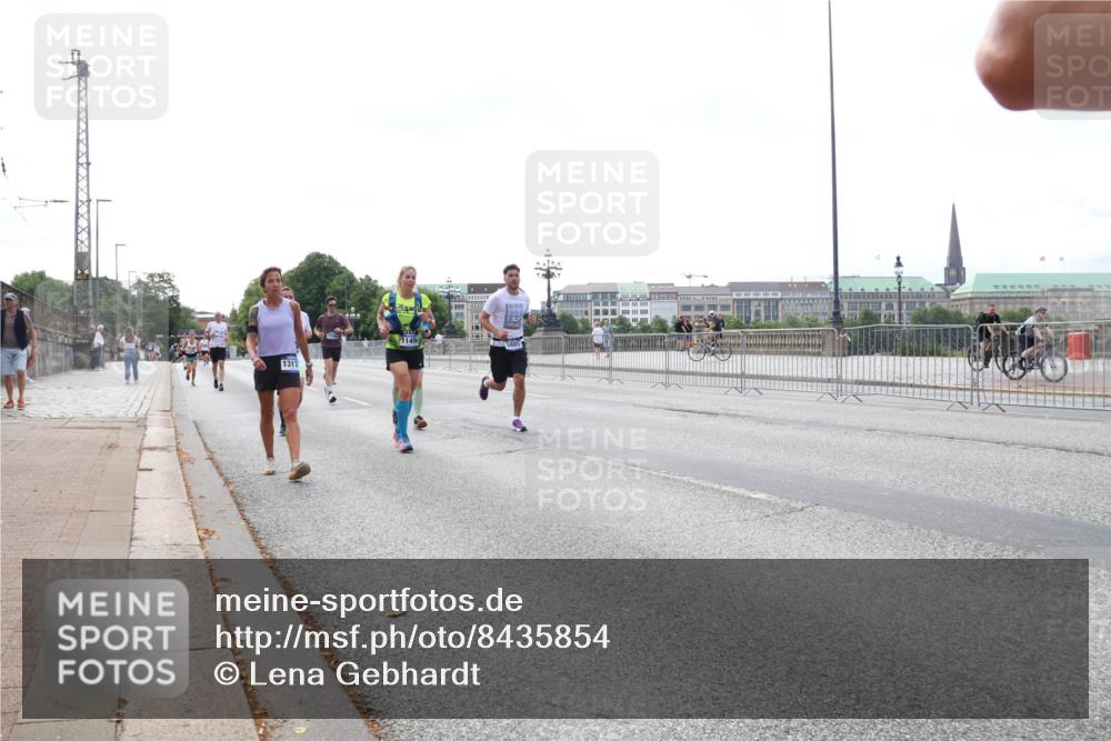 29.06.2025 - hella hamburg halbmarathon Lena Gebhardt http://msf.ph/oto/8435854 29.06.2025 10:09:16 Lombardsbrücke 1317, 114, 1147, 1188, 1483, 1513, 1838, 2978, 4859, 5347, 5806, 5885, 6674, 7187, 7453, 9718, 9988, 10194, 10819, 11067, 11496, 11657, 12156, 12862, 13174, 13210, 13592, 13593, 13660, 14736, 15584, 15586, 15592, 15697, 16688, 17347, 18266, 18505, 18726, 18727, 19166 meine-sportfotos.de