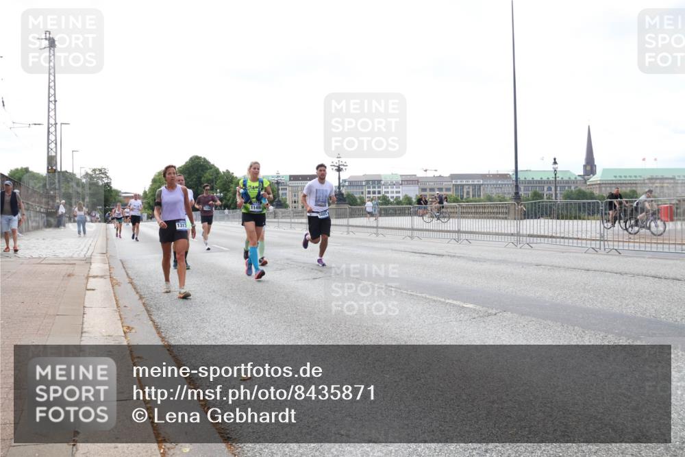 29.06.2025 - hella hamburg halbmarathon Lena Gebhardt http://msf.ph/oto/8435871 29.06.2025 10:09:16 Lombardsbrücke 1317, 11496, 1147, 1188, 1483, 1513, 1838, 2978, 4859, 5347, 5806, 5885, 6674, 7187, 7453, 9718, 9988, 10194, 10819, 11067, 11496, 11657, 12156, 12862, 13174, 13210, 13592, 13593, 13660, 14736, 15584, 15586, 15592, 15697, 16688, 17347, 18266, 18505, 18726, 18727, 19166 meine-sportfotos.de