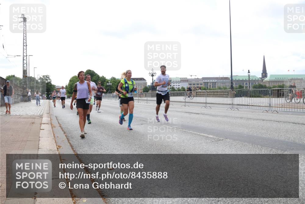 29.06.2025 - hella hamburg halbmarathon Lena Gebhardt http://msf.ph/oto/8435888 29.06.2025 10:09:17 Lombardsbrücke 1149, 1147, 1188, 1483, 1513, 1838, 2978, 4859, 5347, 5806, 5885, 6674, 7187, 7453, 9718, 9988, 10194, 10819, 11067, 11496, 11657, 12156, 12862, 13210, 13592, 13593, 13660, 14736, 15584, 15586, 15592, 15697, 16688, 17347, 18266, 18505, 18726, 18727, 19166 meine-sportfotos.de