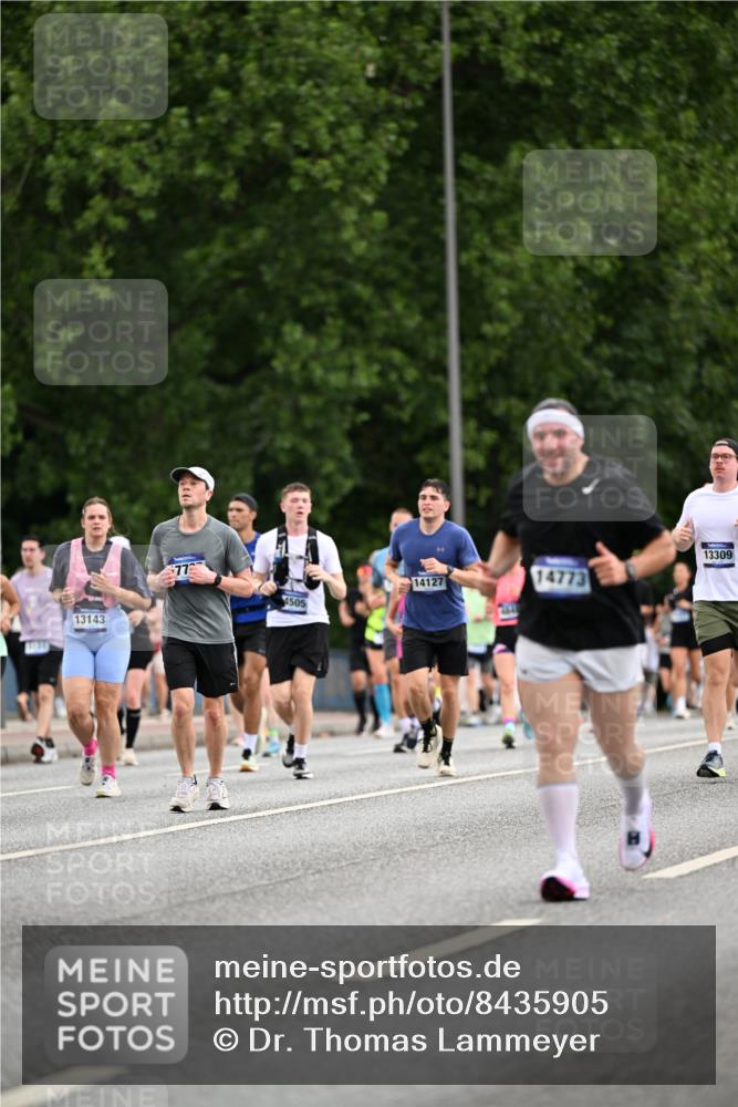 29.06.2025 - hella hamburg halbmarathon Dr. Thomas Lammeyer http://msf.ph/oto/8435905 29.06.2025 10:55:07 Kennedybrücke 1478, 1487, 1511, 2047, 3647, 4695, 4848, 5530, 6178, 7133, 7141, 7161, 7677, 8833, 8986, 9096, 9605, 10437 meine-sportfotos.de