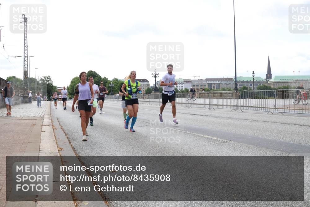 29.06.2025 - hella hamburg halbmarathon Lena Gebhardt http://msf.ph/oto/8435908 29.06.2025 10:09:17 Lombardsbrücke 10194, 1149, 1147, 1188, 1483, 1513, 1838, 2978, 4859, 5347, 5806, 5885, 6674, 7187, 7453, 9718, 9988, 10194, 10819, 11067, 11496, 11657, 12156, 12862, 13210, 13592, 13593, 13660, 14736, 15584, 15586, 15592, 15697, 16688, 17347, 18266, 18505, 18726, 18727, 19166 meine-sportfotos.de