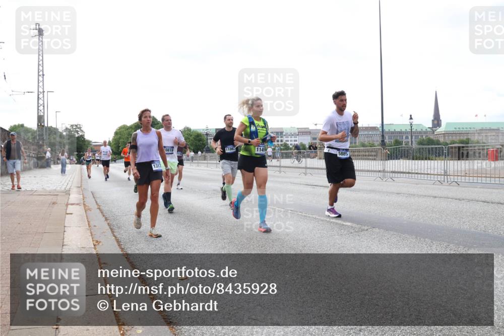 29.06.2025 - hella hamburg halbmarathon Lena Gebhardt http://msf.ph/oto/8435928 29.06.2025 10:09:18 Lombardsbrücke 1317, 0819, 1106, 1149, 5885, 1147, 1188, 1483, 1513, 1838, 2978, 4859, 5347, 5806, 5885, 6674, 7187, 7453, 9718, 9988, 10194, 10819, 11067, 11496, 11657, 12156, 12862, 13210, 13592, 13593, 13660, 14736, 15584, 15586, 15592, 15697, 16688, 17347, 18266, 18505, 18726, 18727, 19166 meine-sportfotos.de