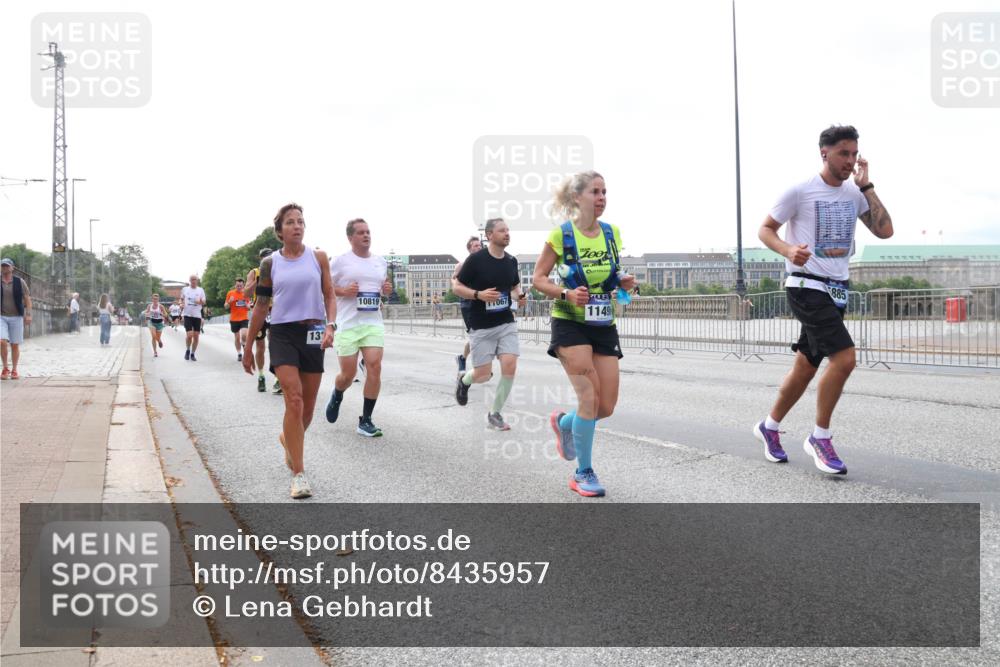 29.06.2025 - hella hamburg halbmarathon Lena Gebhardt http://msf.ph/oto/8435957 29.06.2025 10:09:18 Lombardsbrücke 13, 10819, 1067, 1149, 885, 1147, 1188, 1483, 1513, 1838, 2978, 4859, 5347, 5806, 5885, 6674, 7187, 7453, 9718, 9988, 10194, 10819, 11067, 11496, 11657, 12156, 12862, 13210, 13592, 13593, 13660, 14736, 15584, 15586, 15592, 15697, 16688, 17347, 18266, 18505, 18726, 18727, 19166 meine-sportfotos.de