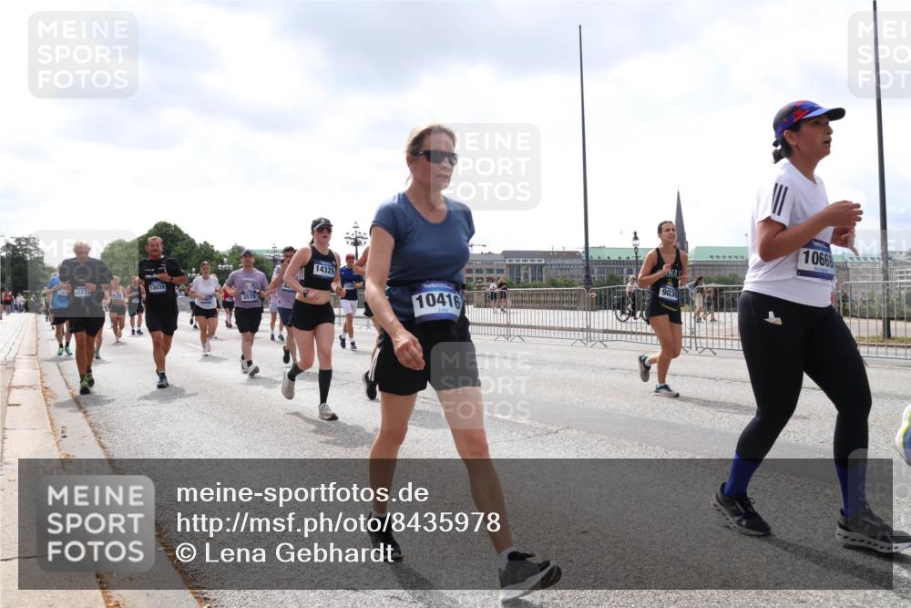 29.06.2025 - hella hamburg halbmarathon Lena Gebhardt http://msf.ph/oto/8435978 29.06.2025 10:45:04 Lombardsbrücke 17275, 13039, 3570, 14325, 10416, 9036, 10668, 1024, 1273, 1629, 1685, 1798, 1924, 2007, 2674, 2779, 3160, 3164, 3570, 3879, 3993, 4099, 4102, 4186, 4215, 4275, 4337, 4504, 4820, 4851, 4968, 5099, 5108, 5190, 5355, 5636, 6509, 6763, 6788, 6841, 6888, 6911, 6980, 7699, 7912, 8582, 8594, 8605, 8762, 8907, 9036, 9084, 9085, 9331, 9333, 9397, 10562, 10566, 10668, 10707, 11272, 11314, 12198, 12318, 12332, 12334, 12394, 13039, 13261, 14681, 18454, 18459 meine-sportfotos.de
