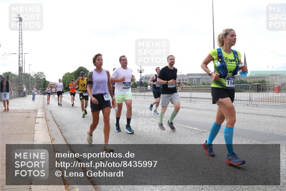 29.06.2025 - hella hamburg halbmarathon Lena Gebhardt http://msf.ph/oto/8435997 29.06.2025 10:09:19 Lombardsbrücke 14736, 131, 10, 10819, 12862, 11007, 1149, 1147, 1188, 1483, 1513, 1838, 2978, 4859, 5347, 5806, 5885, 6674, 7187, 7453, 9718, 9988, 10194, 10819, 11067, 11496, 11657, 12156, 12862, 13210, 13592, 13593, 13660, 14736, 15584, 15586, 15592, 15697, 16688, 17347, 18266, 18505, 18726, 18727, 19166 meine-sportfotos.de