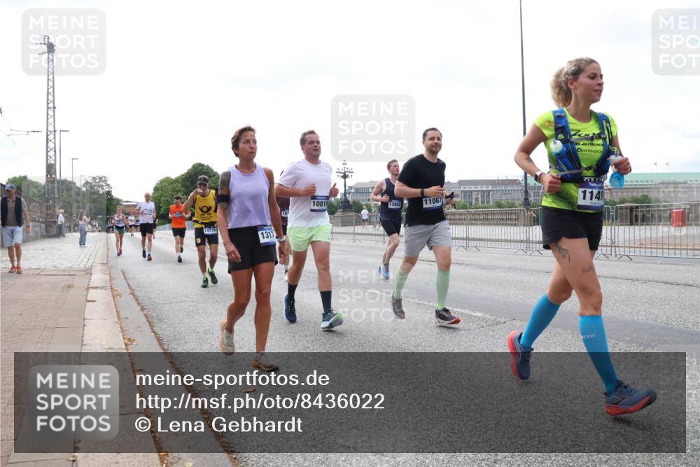 29.06.2025 - hella hamburg halbmarathon Lena Gebhardt http://msf.ph/oto/8436022 29.06.2025 10:09:19 Lombardsbrücke 77, 4858, 14736, 1317, 10819, 12862, 101, 11067, 1149, 1147, 1188, 1483, 1513, 1838, 2978, 4859, 5347, 5806, 5885, 6674, 7187, 7453, 9718, 9988, 10194, 10819, 11067, 11496, 11657, 12156, 12862, 13210, 13592, 13593, 13660, 14736, 15584, 15586, 15592, 15697, 16688, 17347, 18266, 18505, 18726, 18727, 19166 meine-sportfotos.de