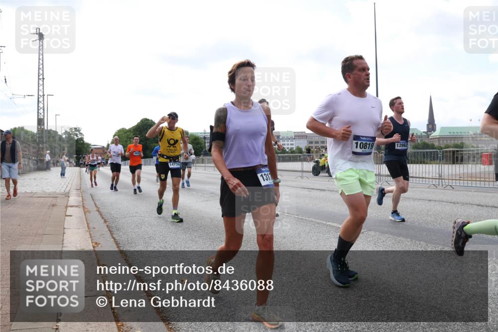 29.06.2025 - hella hamburg halbmarathon Lena Gebhardt http://msf.ph/oto/8436088 29.06.2025 10:09:20 Lombardsbrücke 4859, 14736, 1317, 10819, 12862, 1147, 1188, 1456, 1483, 1513, 1838, 2978, 4859, 5806, 5885, 6674, 7187, 7453, 8090, 9718, 9988, 10194, 10819, 11067, 11496, 12156, 12862, 13210, 13592, 13593, 13660, 14736, 15586, 15592, 15697, 16688, 17347, 18266, 18505, 18726, 18727, 19166 meine-sportfotos.de
